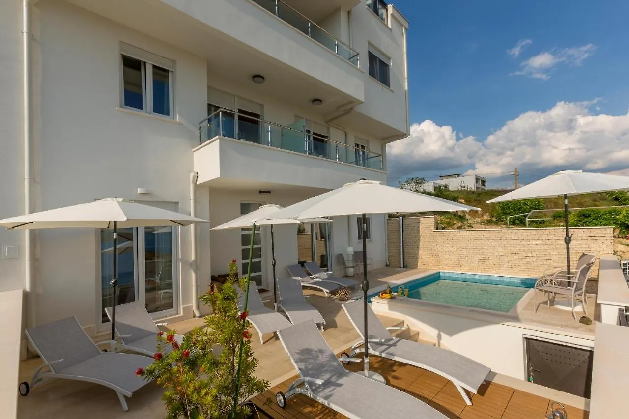 Daire Luxury Villa Bello Horizonte With Swimming Pool Split