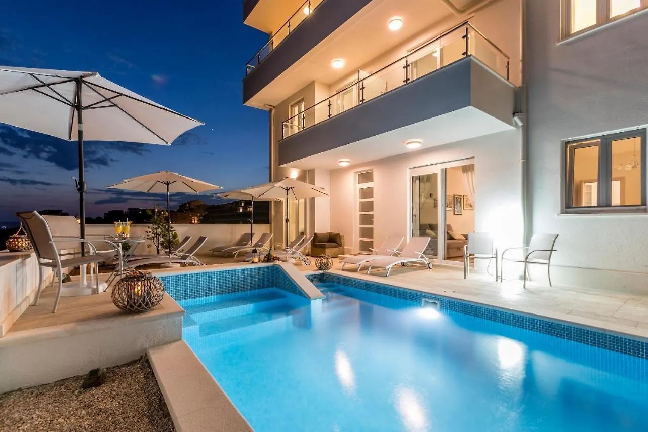 Luxury Villa Bello Horizonte With Swimming Pool Split